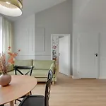 Apartahotel Waterlane Vintage - Fitness & Parking By Downtown 4*